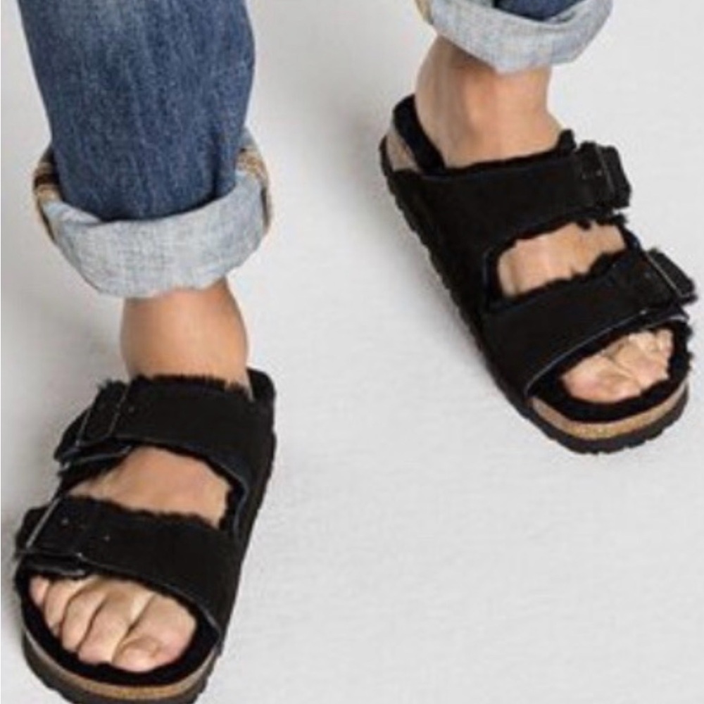 BRAND NEW IN BOX!
Birkenstock Arizona Shearling Sandals 
Black Suede Size 39|US9